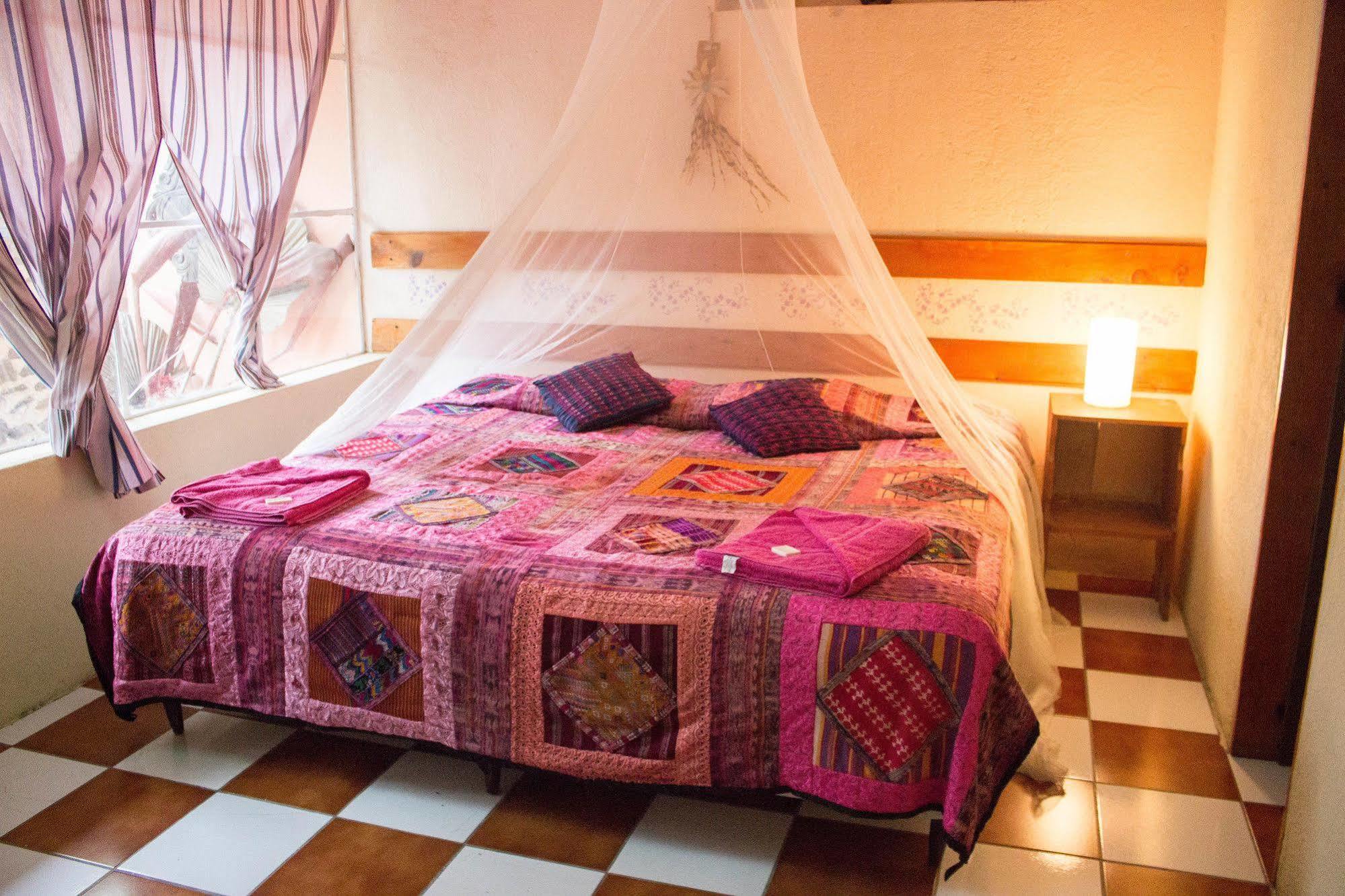 Hotel Y Restaurante La Casa Rosa Santa Cruz La Laguna Ngoại thất bức ảnh